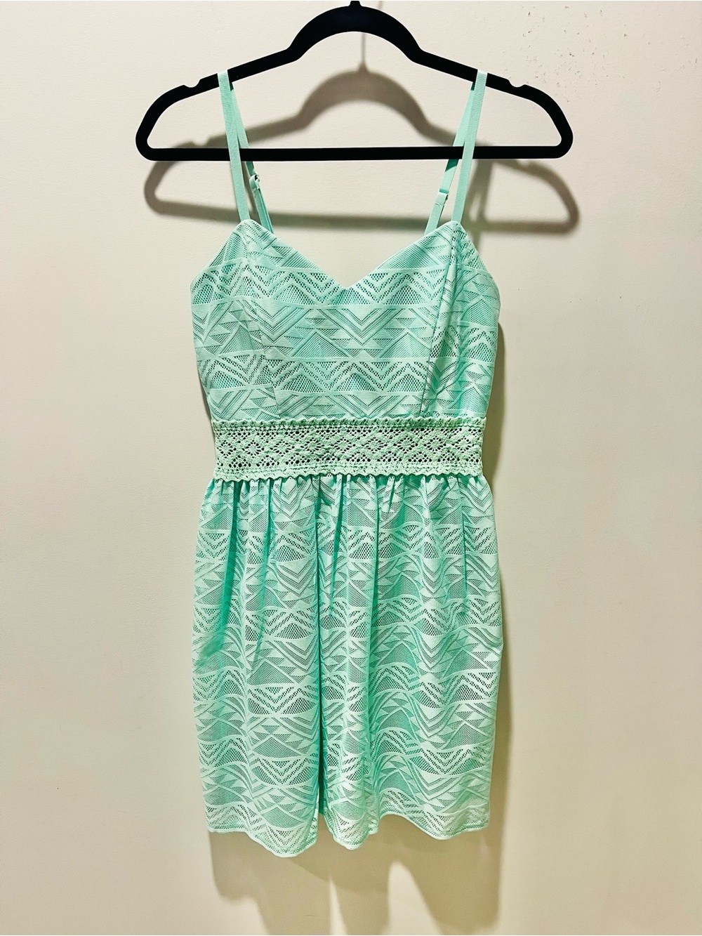 bailey blue Mint Geometric Lace Spaghetti Strap Sweetheart Mini Dress M Romantic